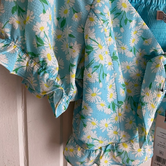 NWT BCBGeneration floral daisy blouse - Picture 6 of 7